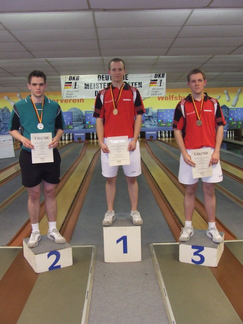Junioren Einzel von links: 2. Marc Stender/Rendsburger TSV, 1. Andr&eacute; Krause/VBS Berlin,3. Sebastian Rudolphf/VBS Berlin